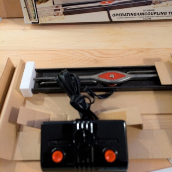 Lionel Operating Uncoupling Track Pre-owned - Picture 9 of 10